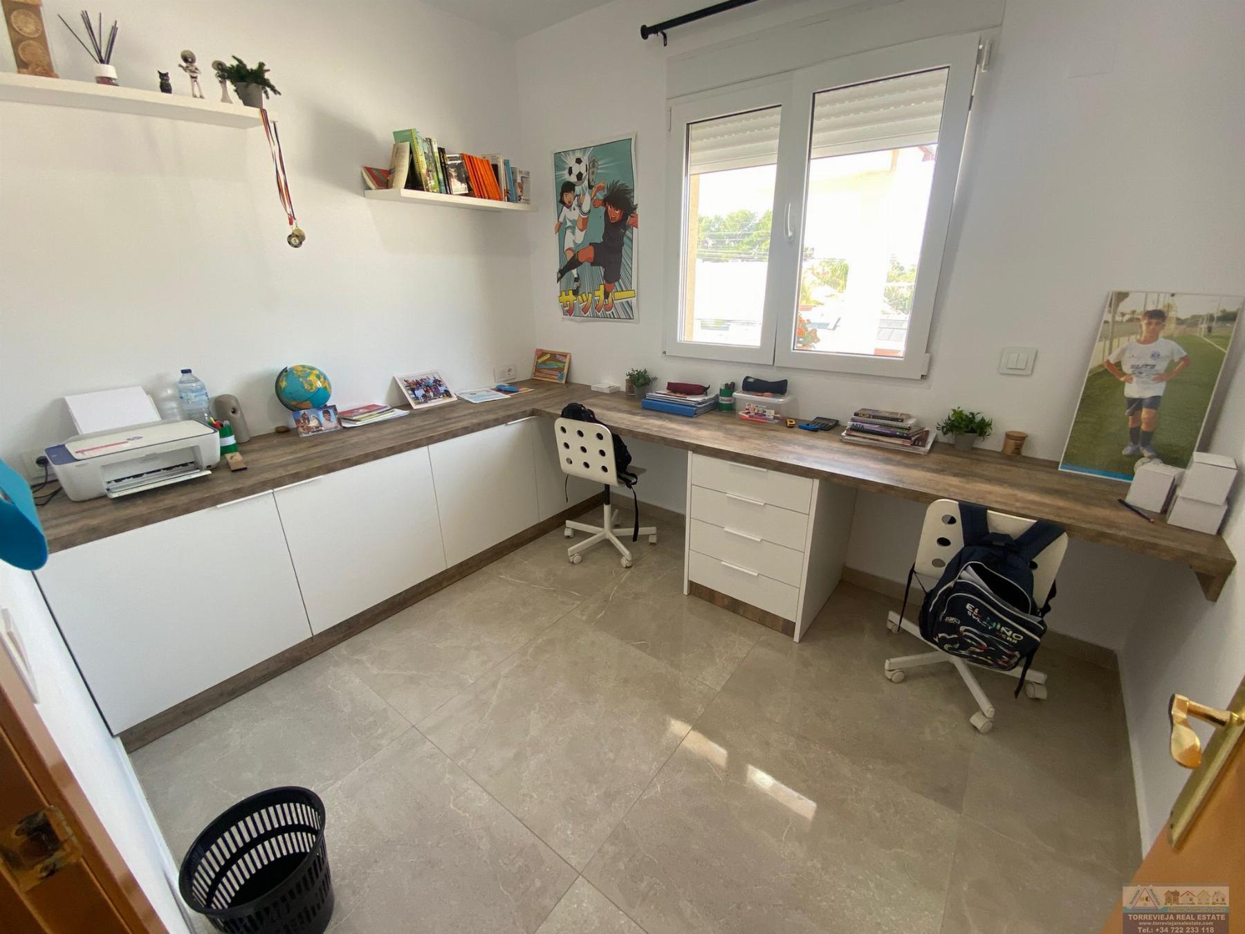 Köp av chalet i Torrevieja