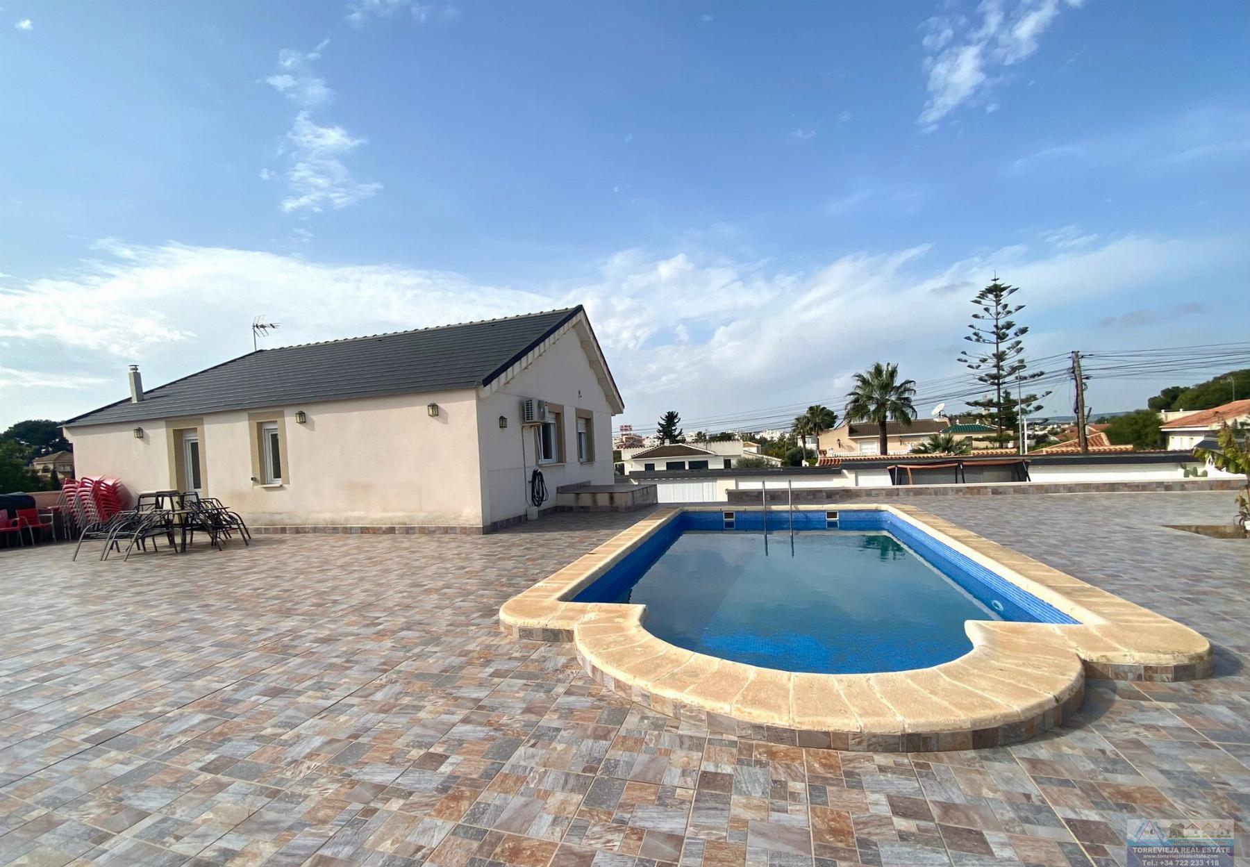 Köp av chalet i Torrevieja