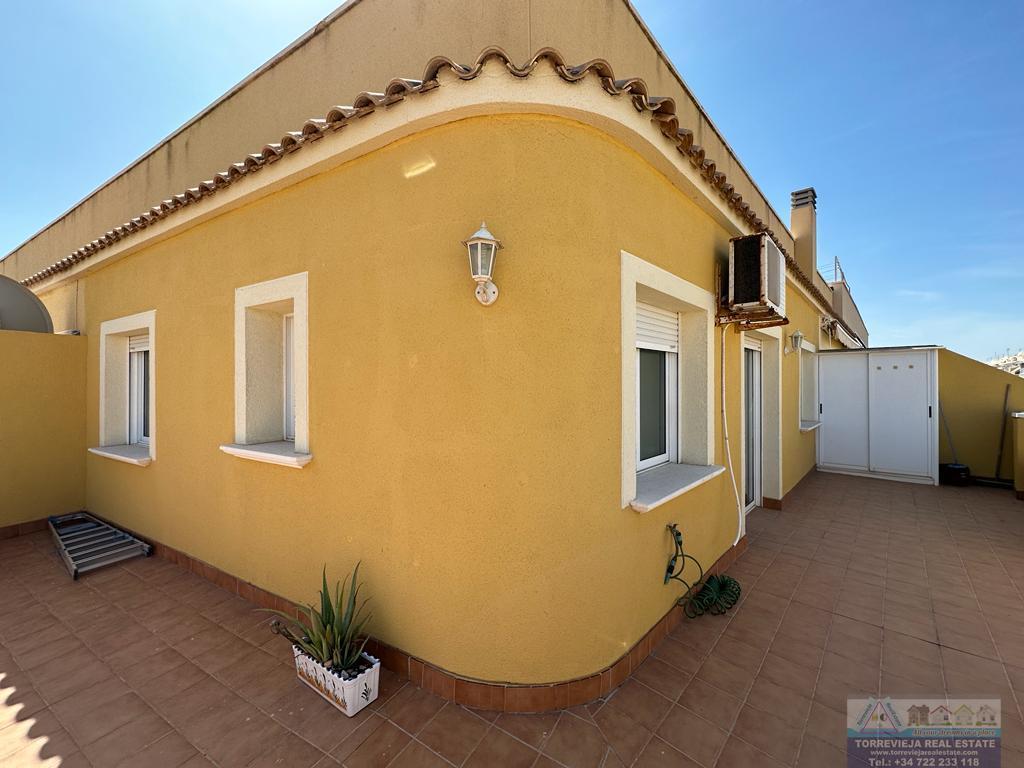 For sale of penthouse in Torrevieja