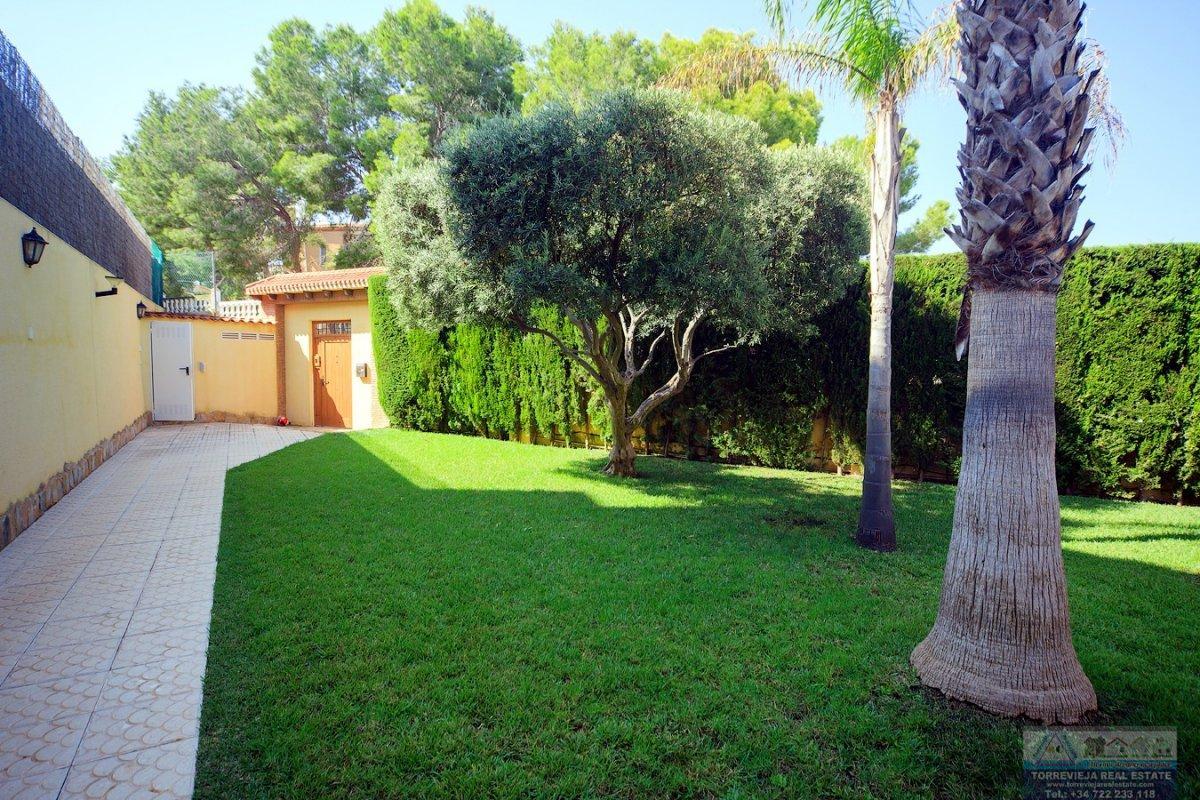 For sale of chalet in Torrevieja