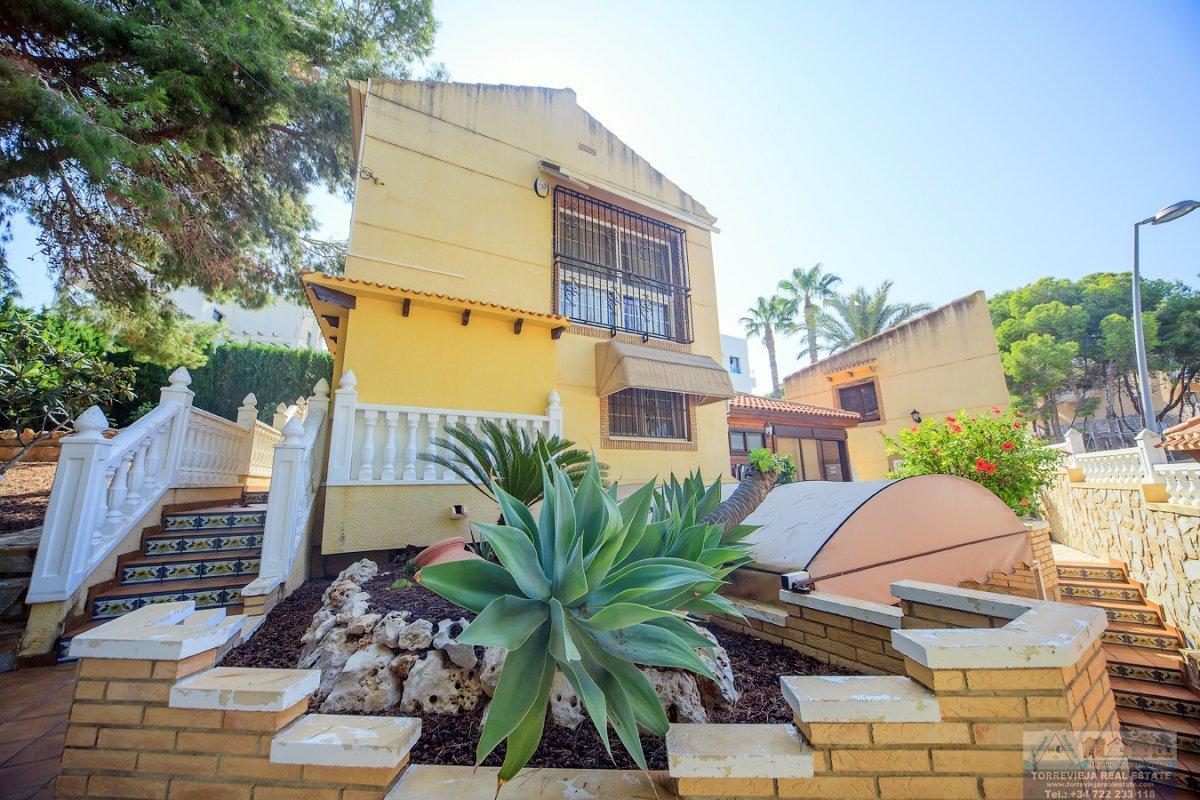 For sale of chalet in Torrevieja