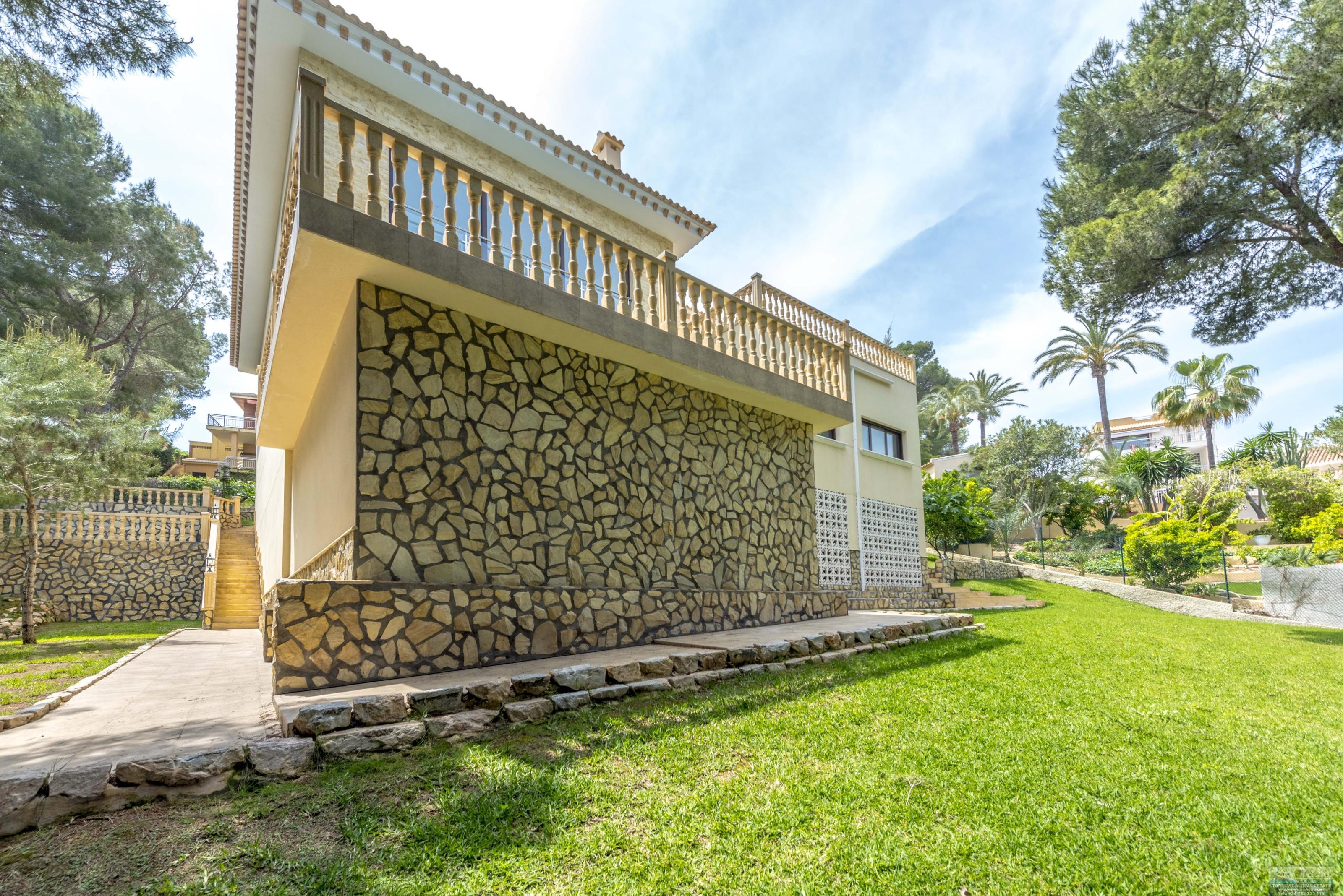 For sale of villa in Orihuela costa
