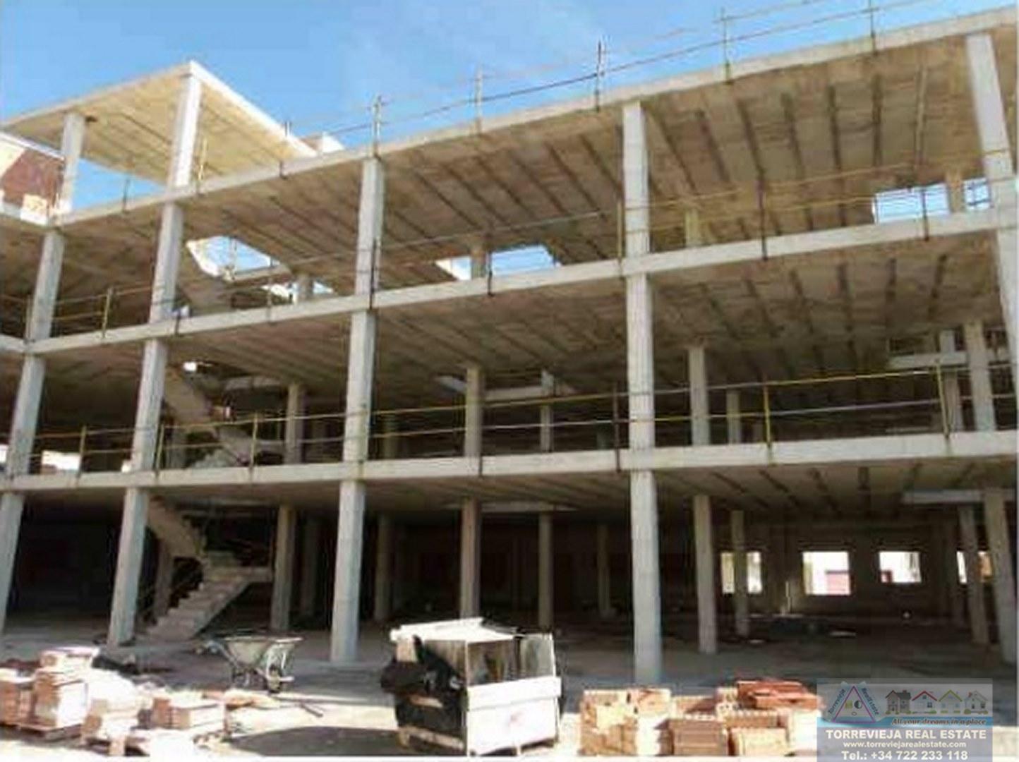 Venta de edificio en Los Montesinos