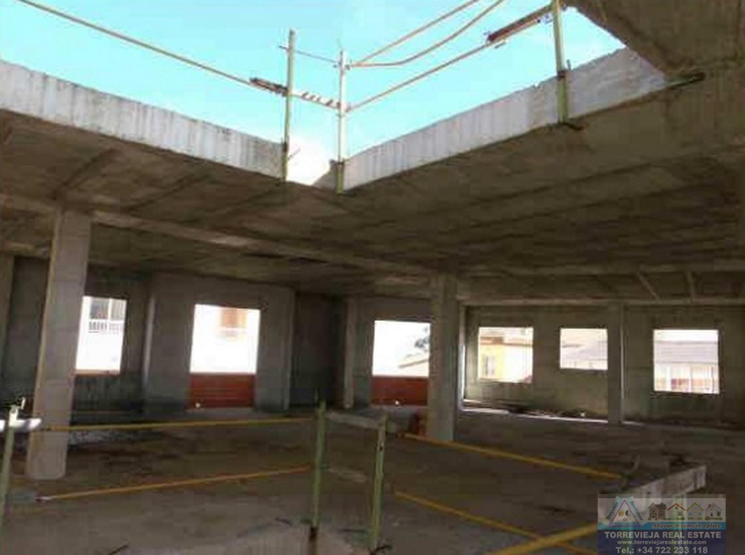 Venta de edificio en Los Montesinos