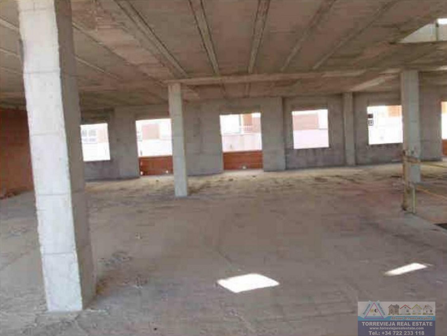 Venta de edificio en Los Montesinos