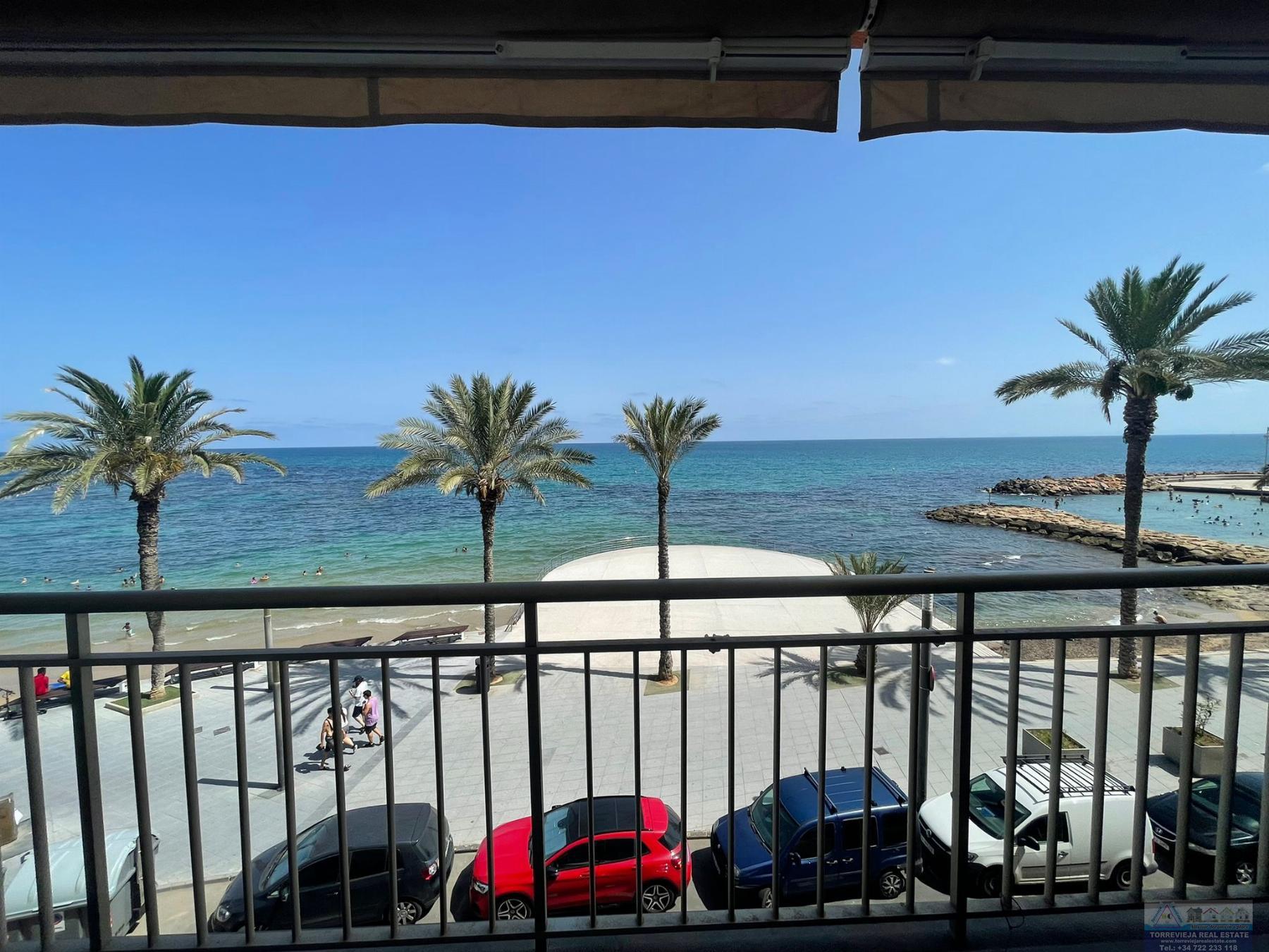 Myynti
 from
 huoneisto
 sisään

 Torrevieja