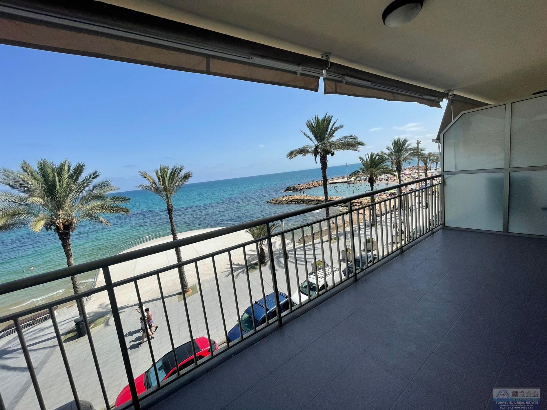 Myynti
 from
 huoneisto
 sisään

 Torrevieja