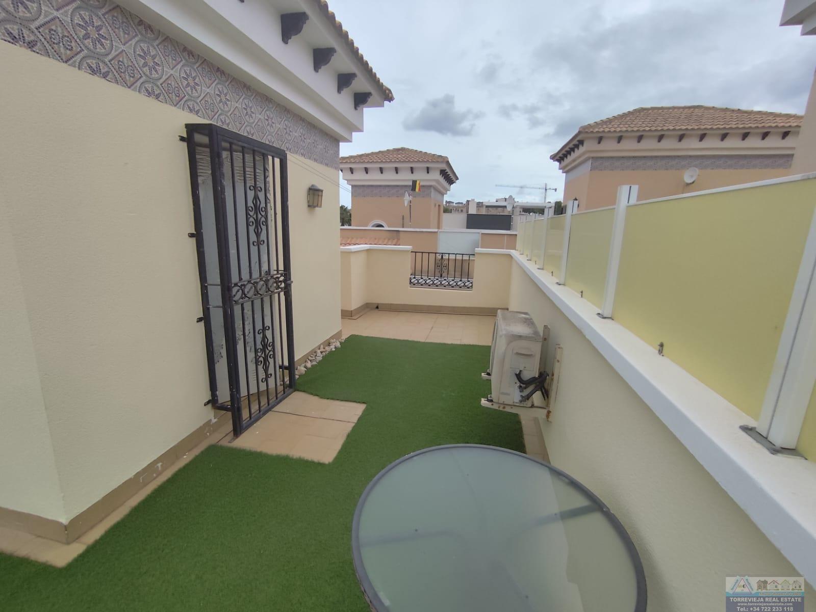 Venta de chalet en Villamartín