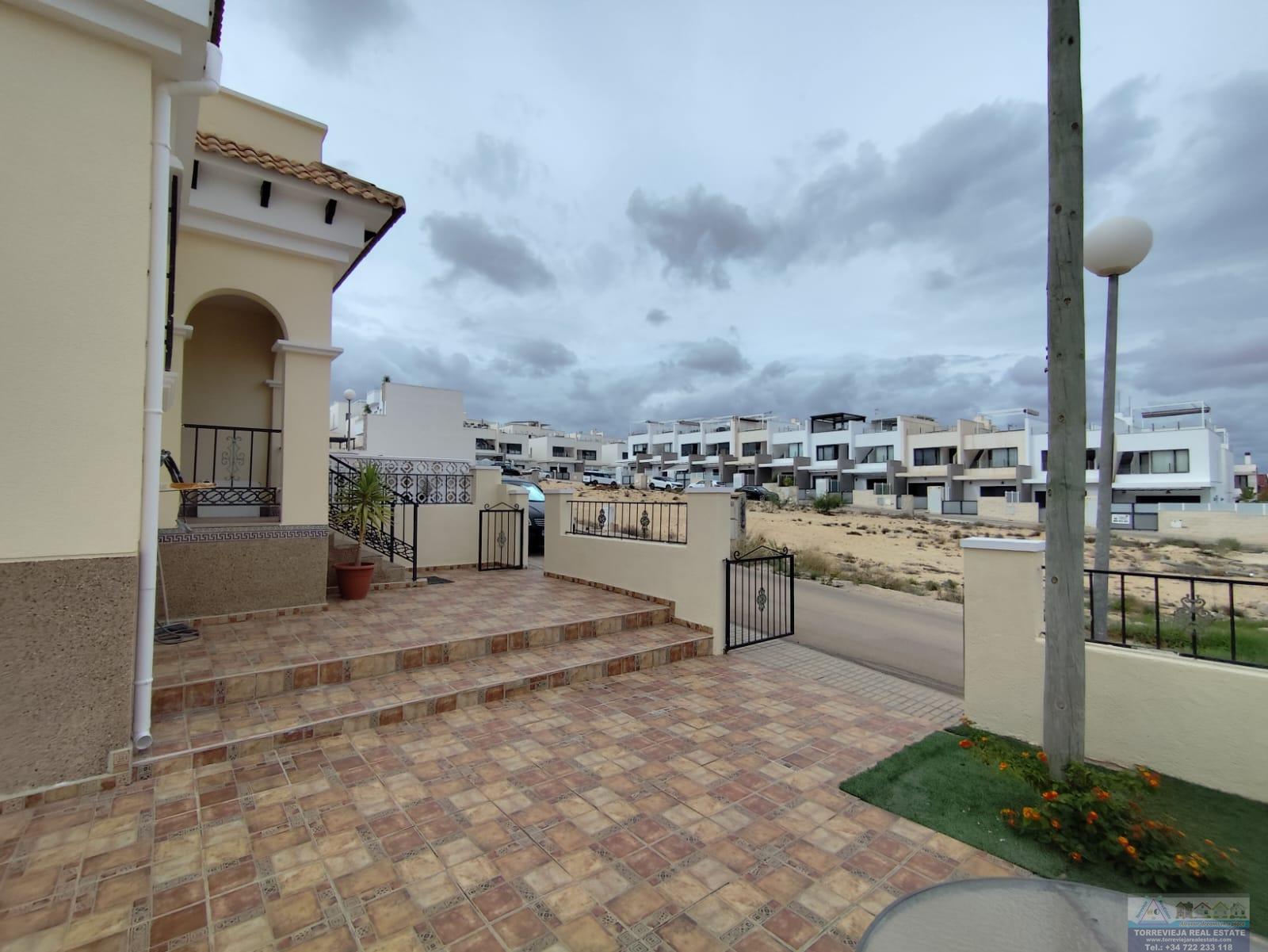 Venta de chalet en Villamartín