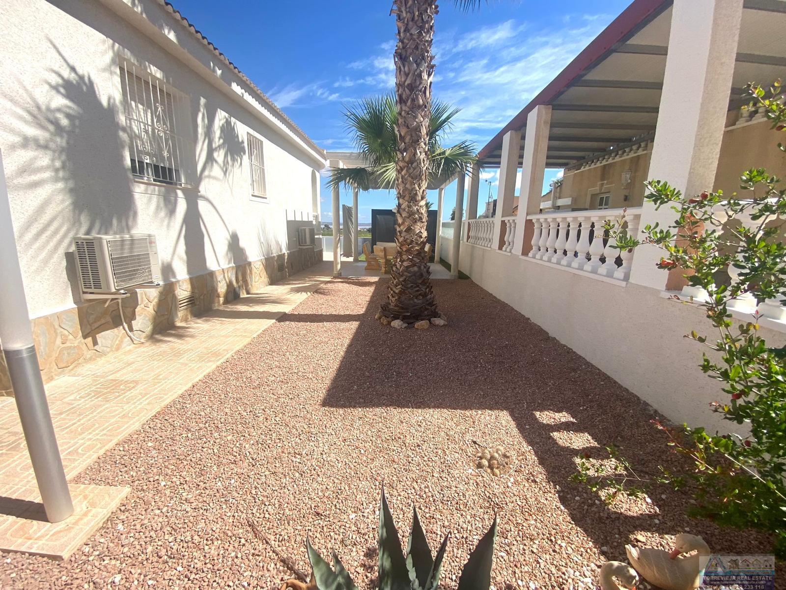 Venta de chalet en San Miguel de Salinas