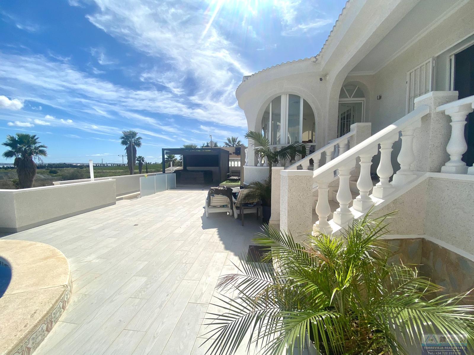Venta de chalet en San Miguel de Salinas