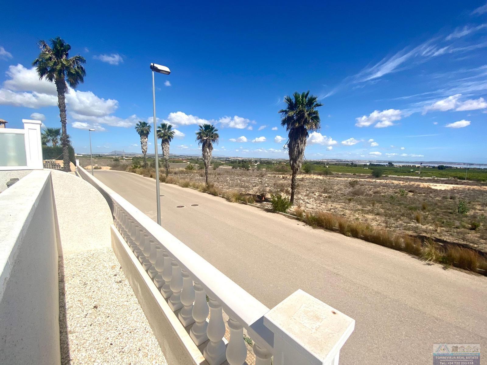 Venta de chalet en San Miguel de Salinas