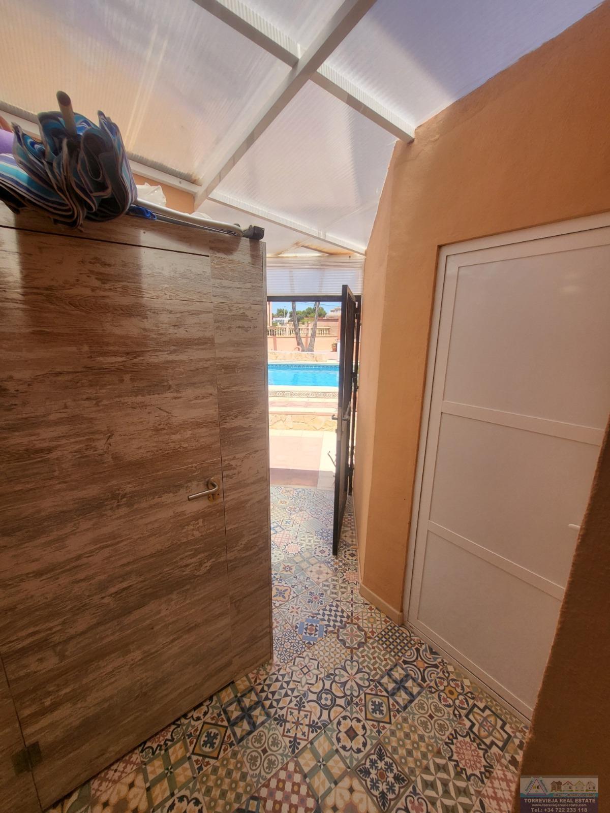 For sale of chalet in Torrevieja