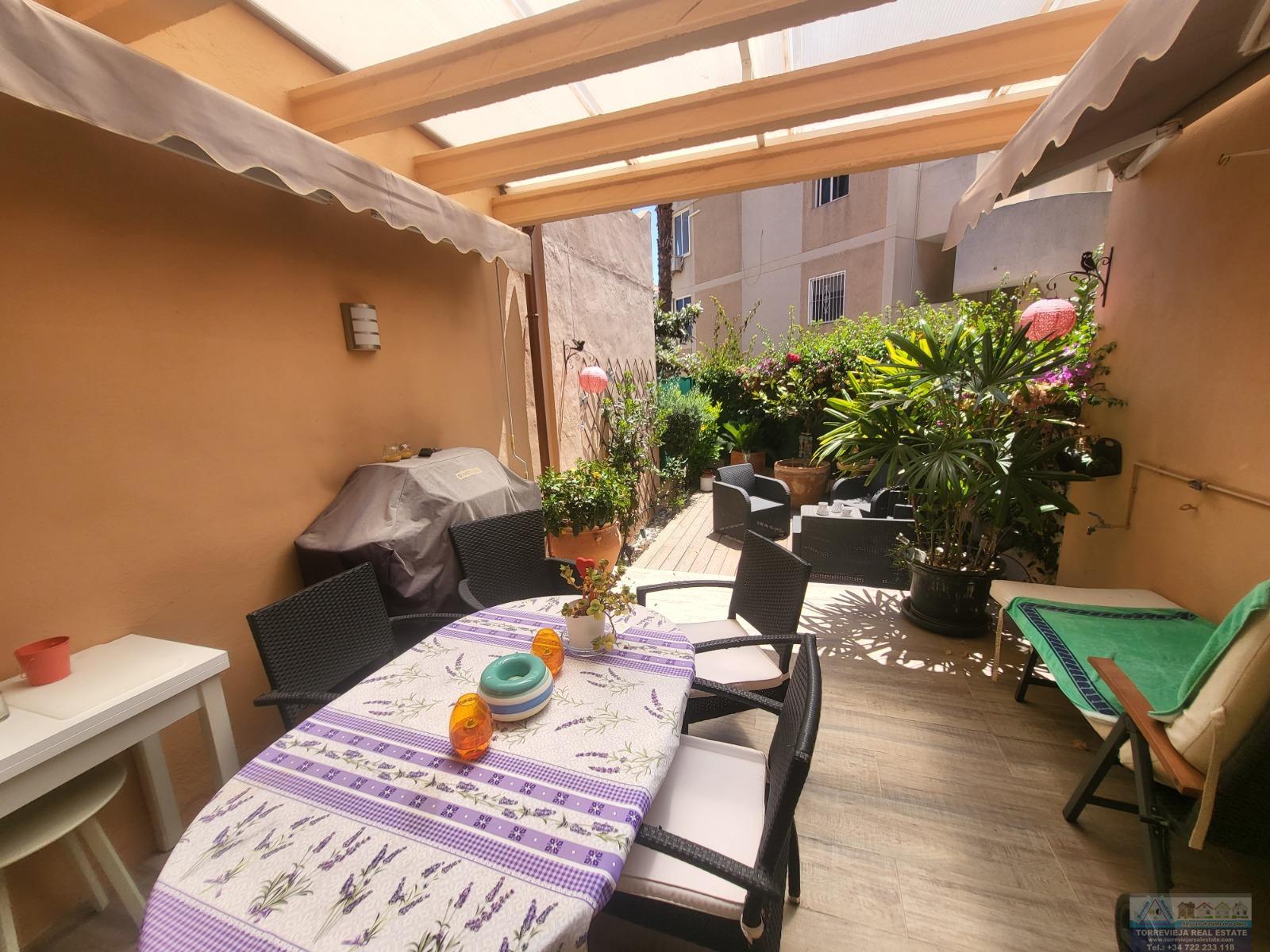 For sale of chalet in Torrevieja