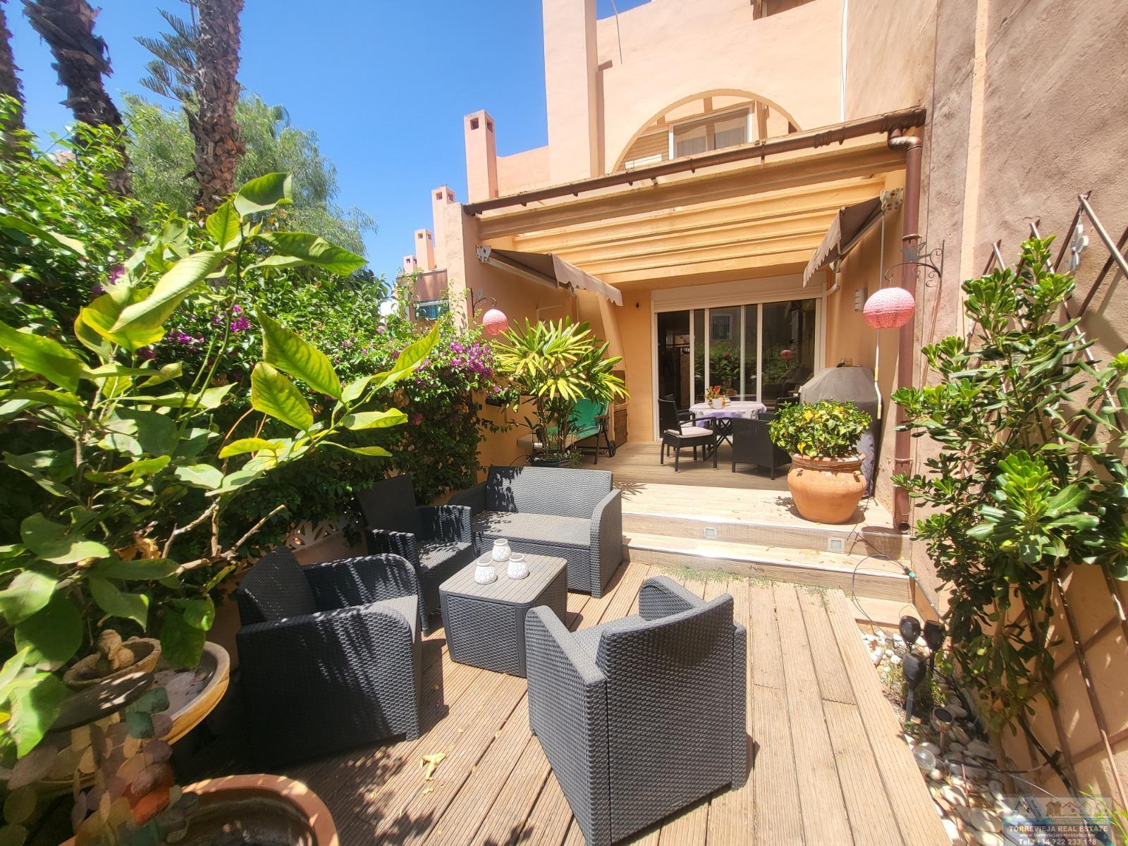 For sale of chalet in Torrevieja