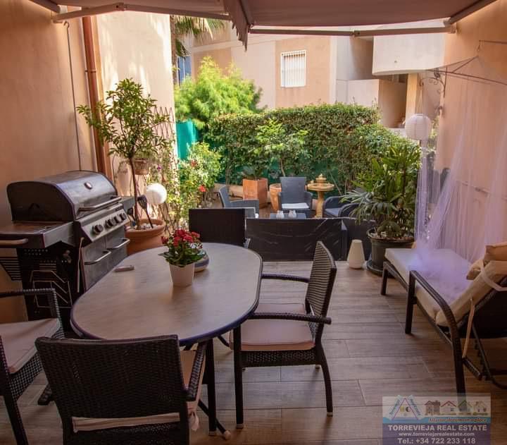 For sale of chalet in Torrevieja