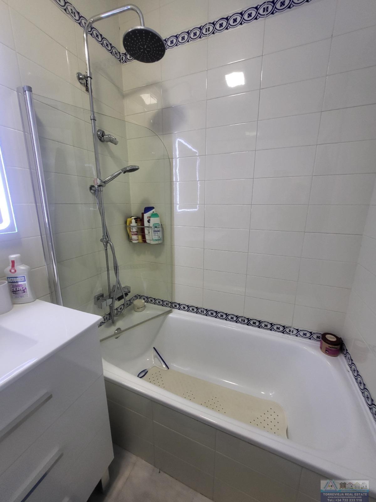 For sale of chalet in Torrevieja