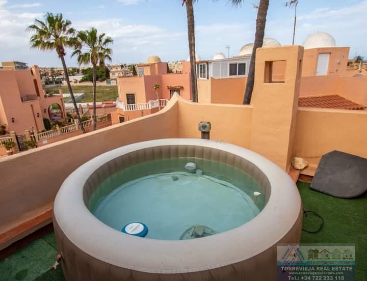 For sale of chalet in Torrevieja