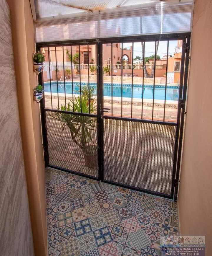 For sale of chalet in Torrevieja