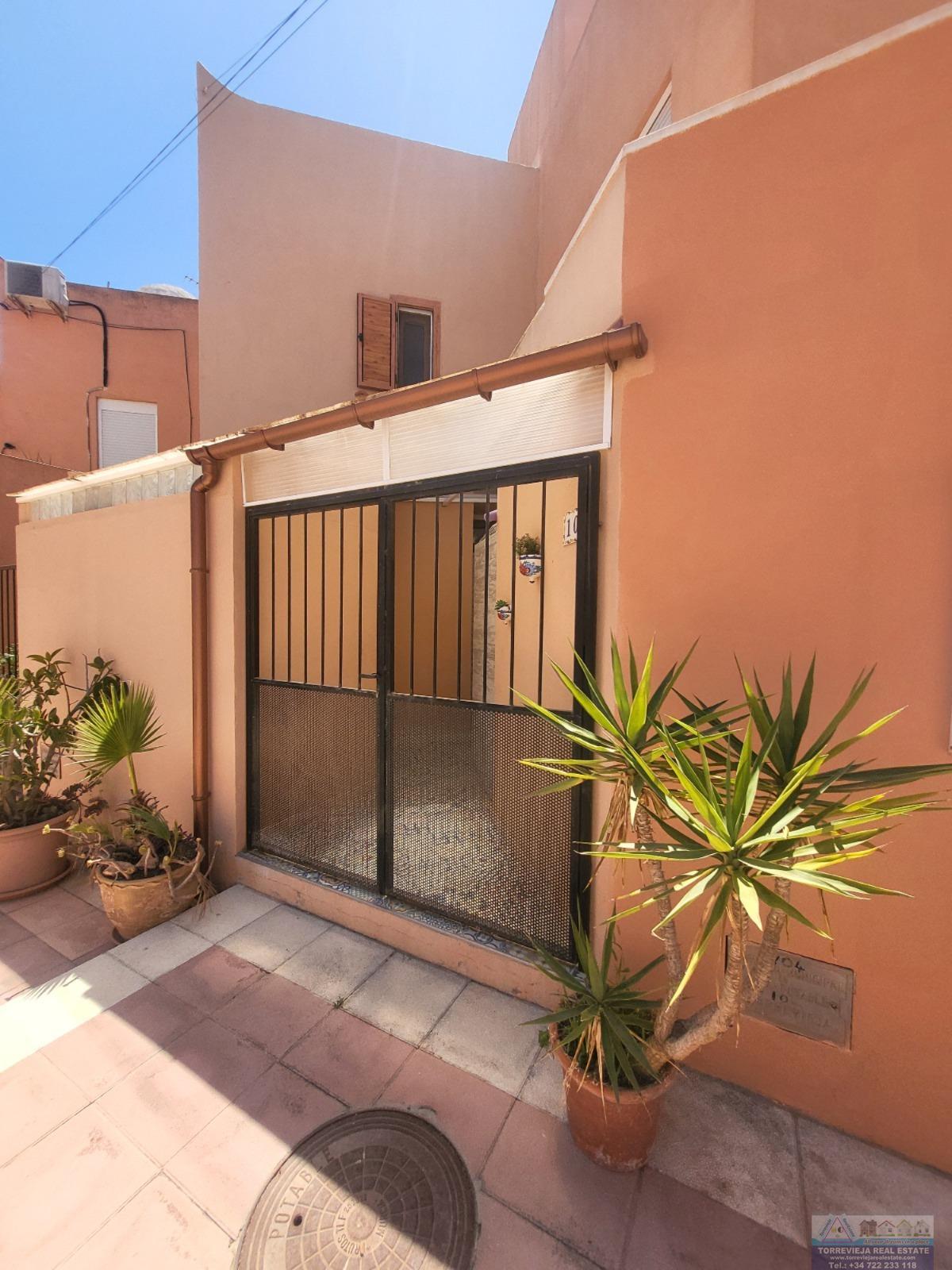 For sale of chalet in Torrevieja