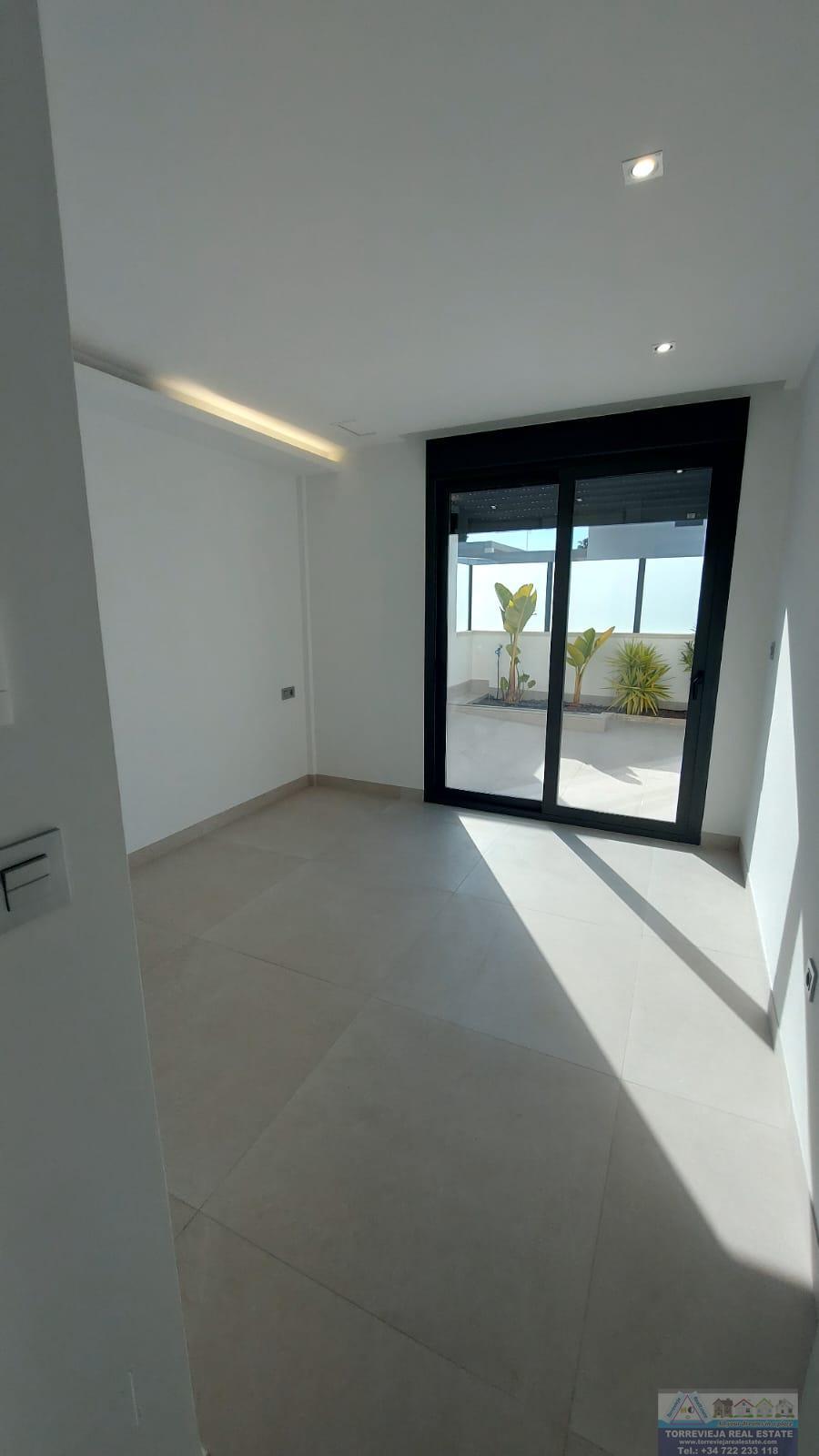 For sale of chalet in Torrevieja