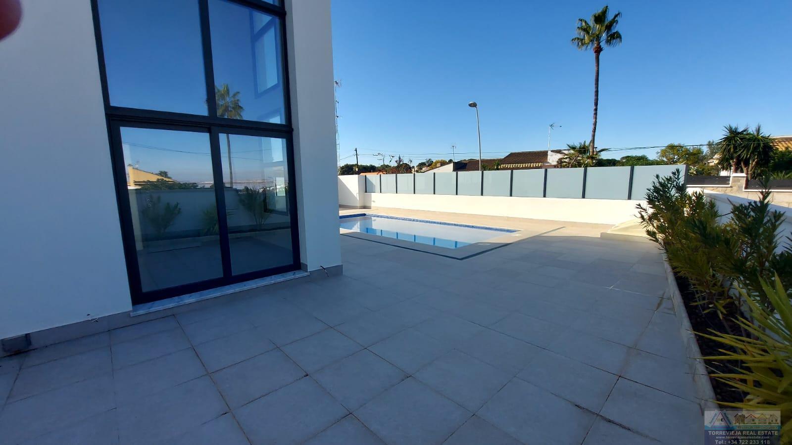 For sale of chalet in Torrevieja