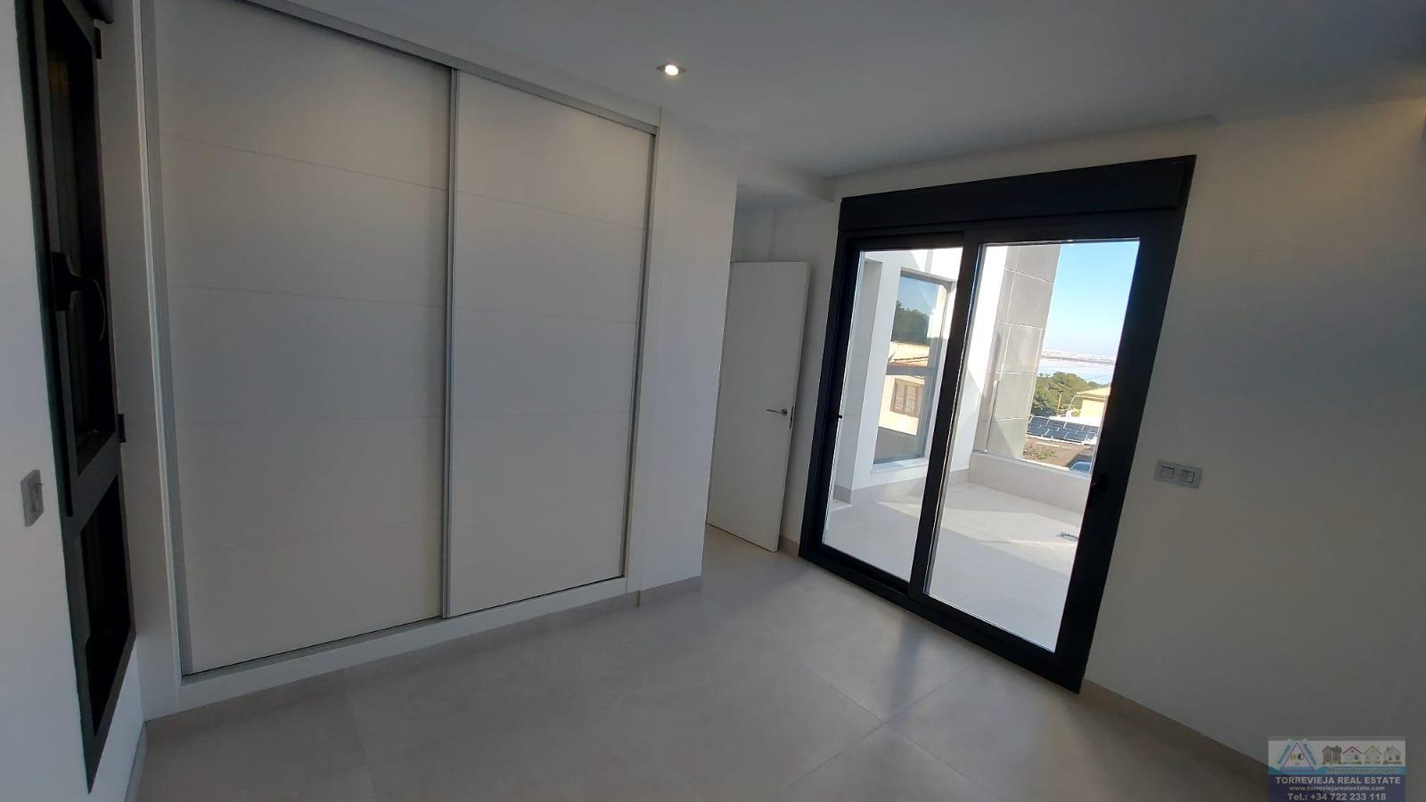 For sale of chalet in Torrevieja