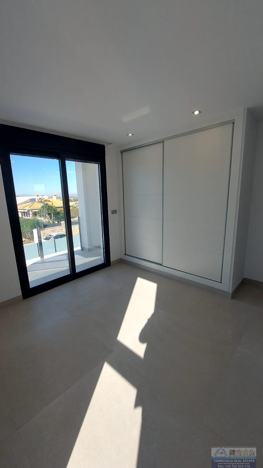 For sale of chalet in Torrevieja