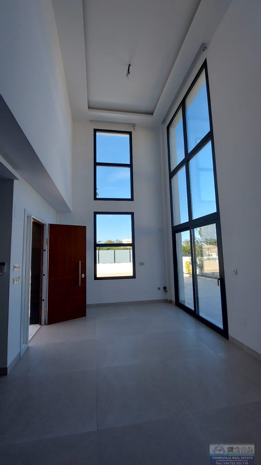 For sale of chalet in Torrevieja