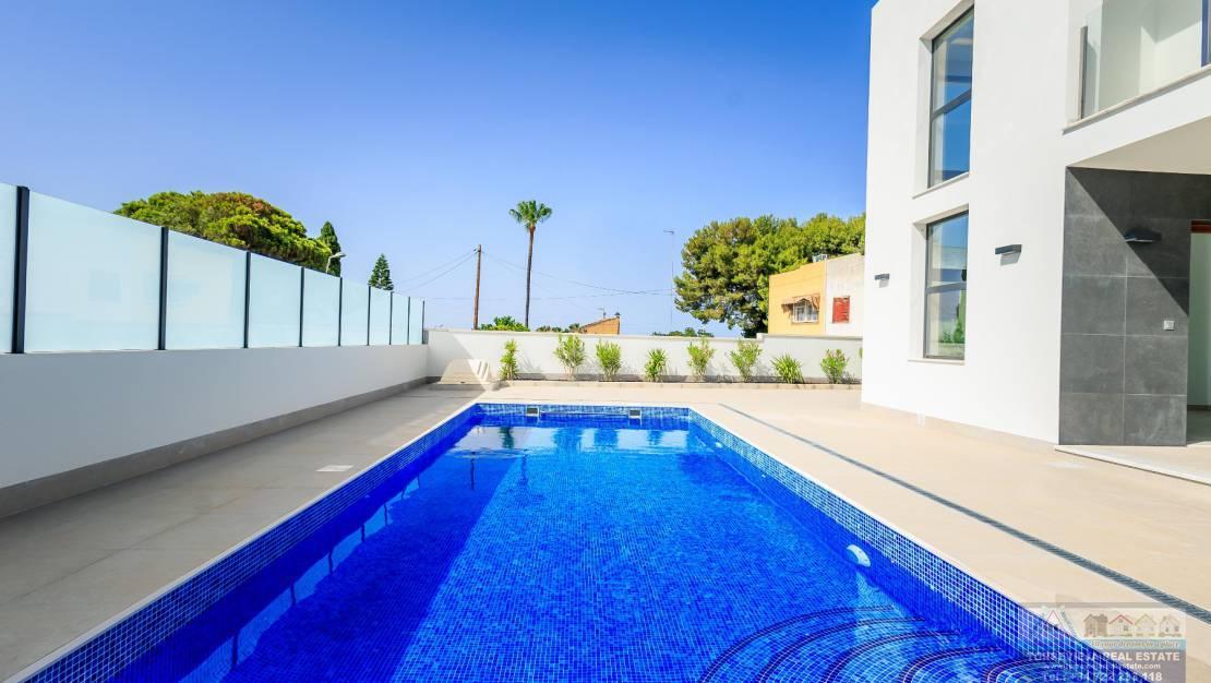 For sale of chalet in Torrevieja