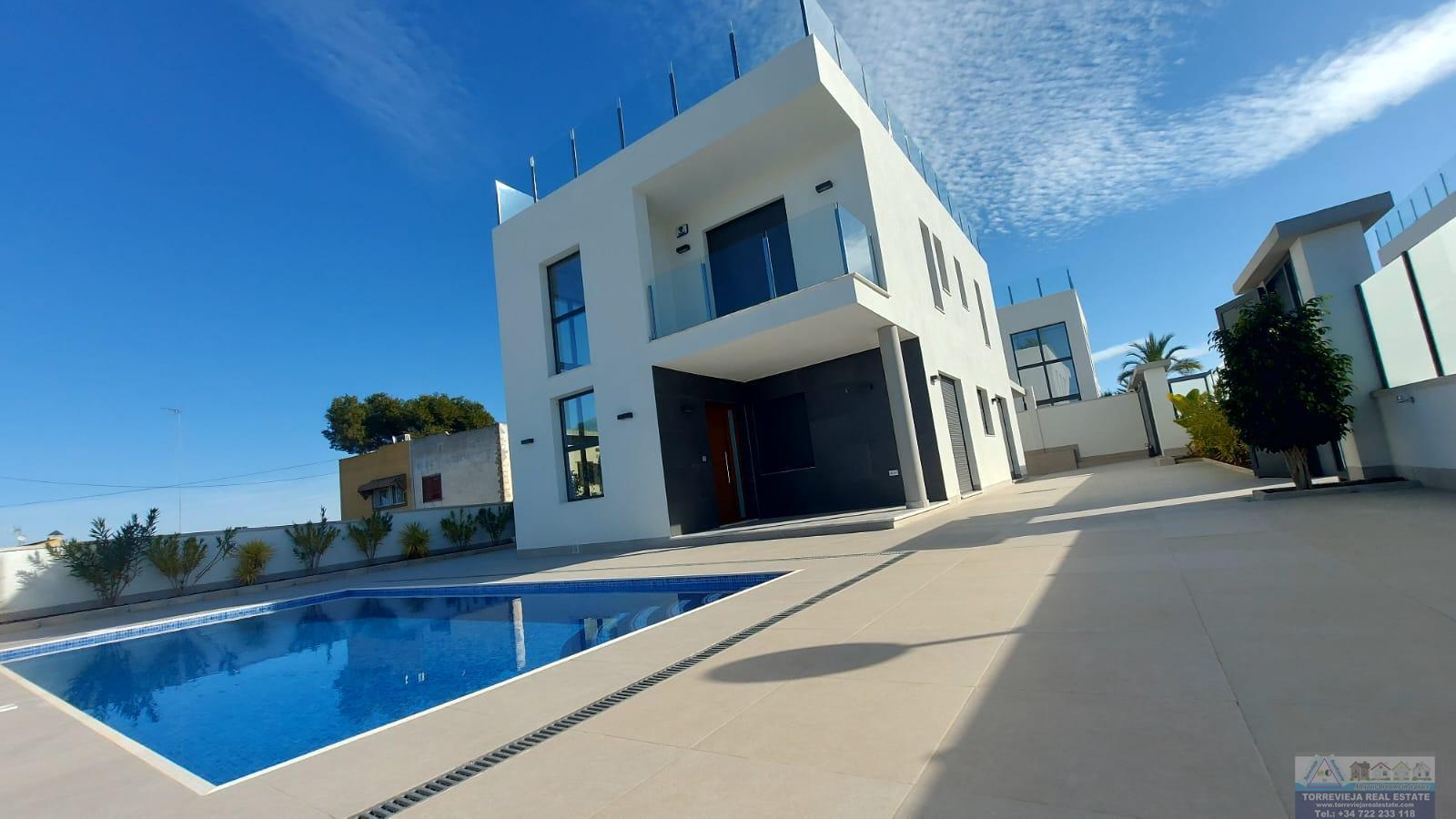 For sale of chalet in Torrevieja
