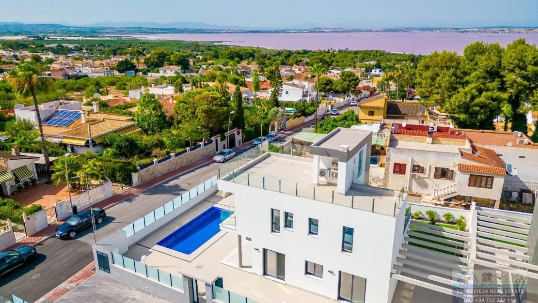 For sale of chalet in Torrevieja