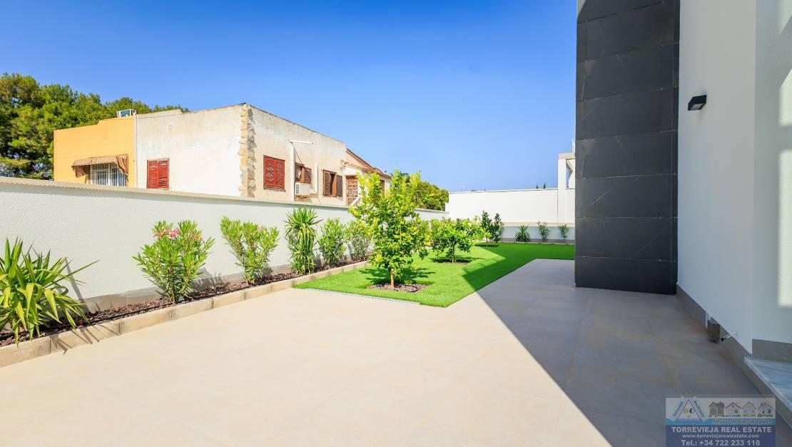 For sale of chalet in Torrevieja