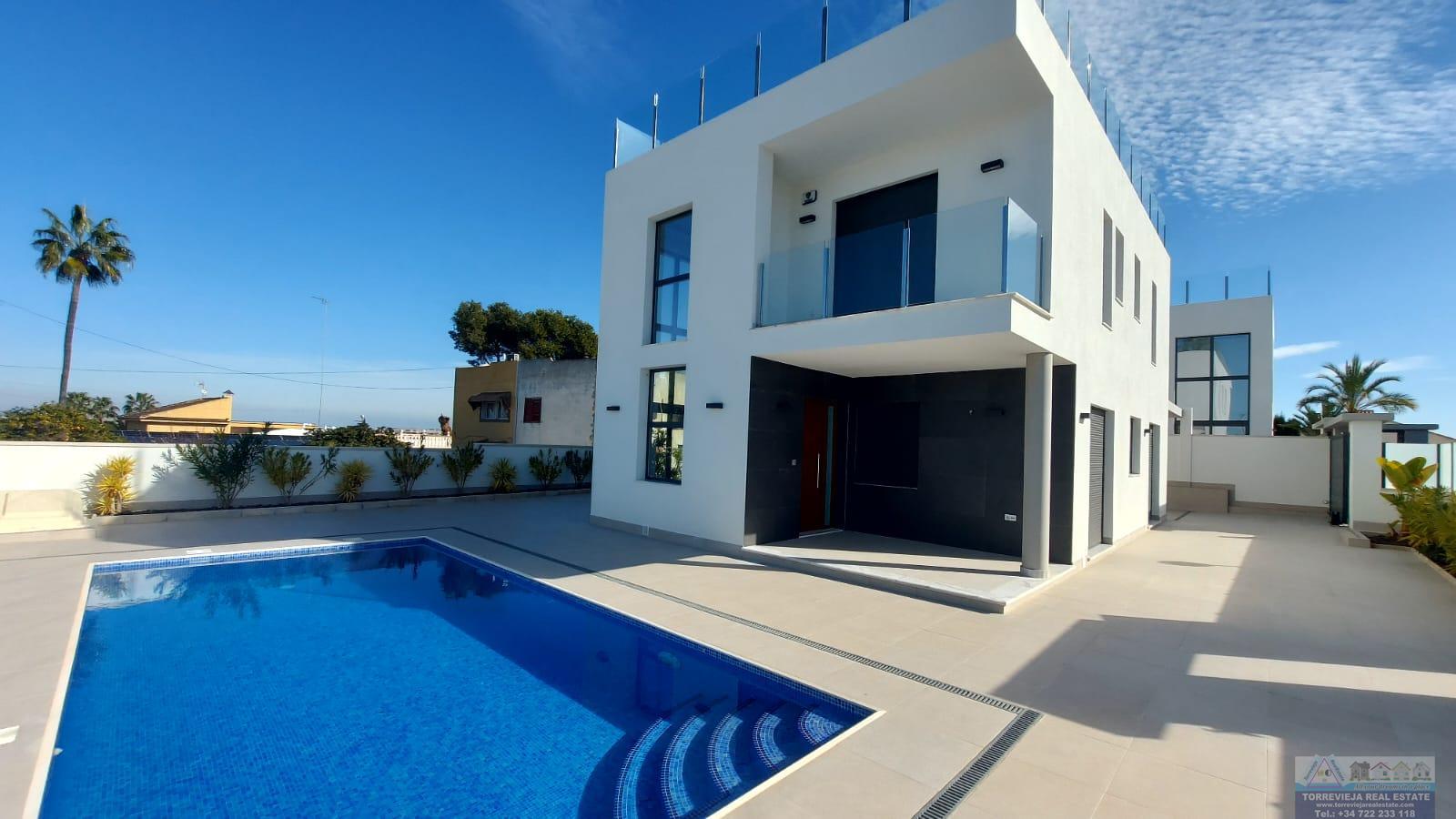 For sale of chalet in Torrevieja