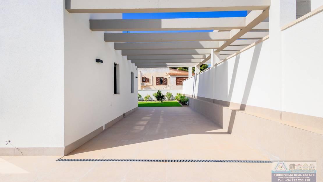 For sale of chalet in Torrevieja