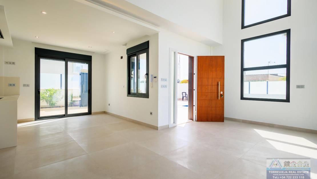 For sale of chalet in Torrevieja