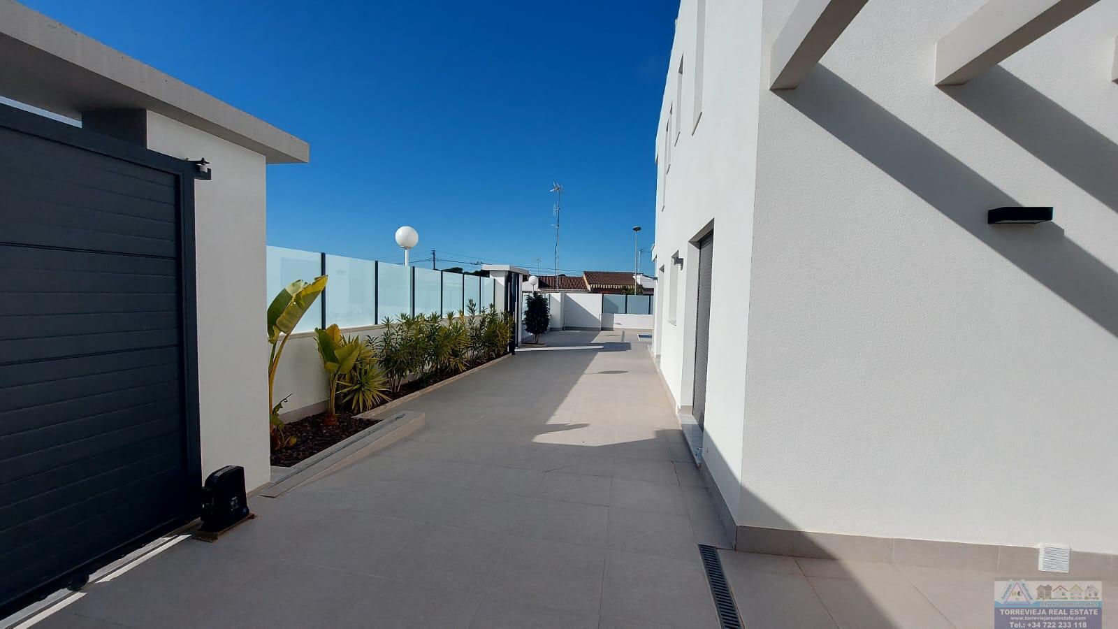 For sale of chalet in Torrevieja