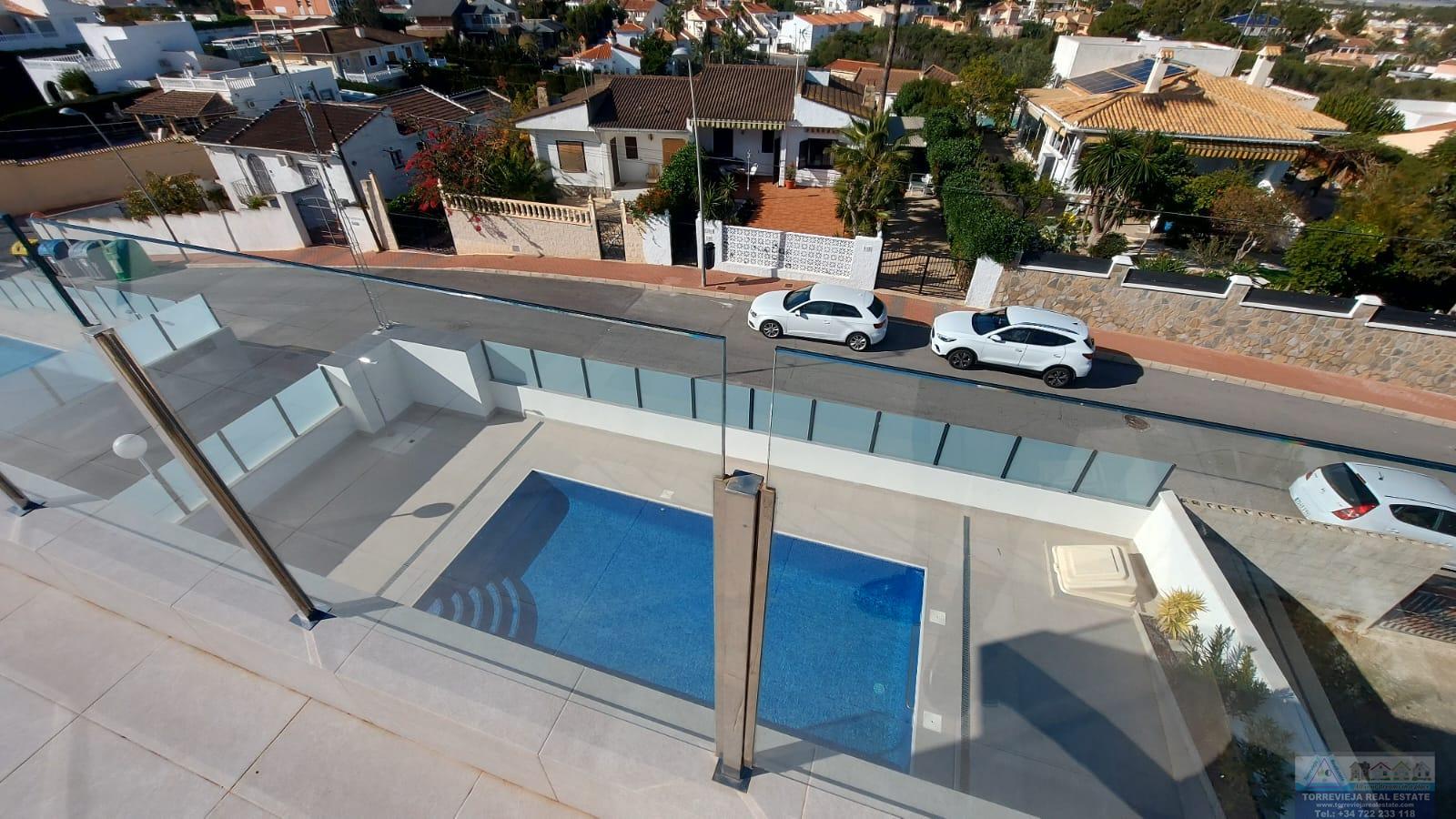 For sale of chalet in Torrevieja