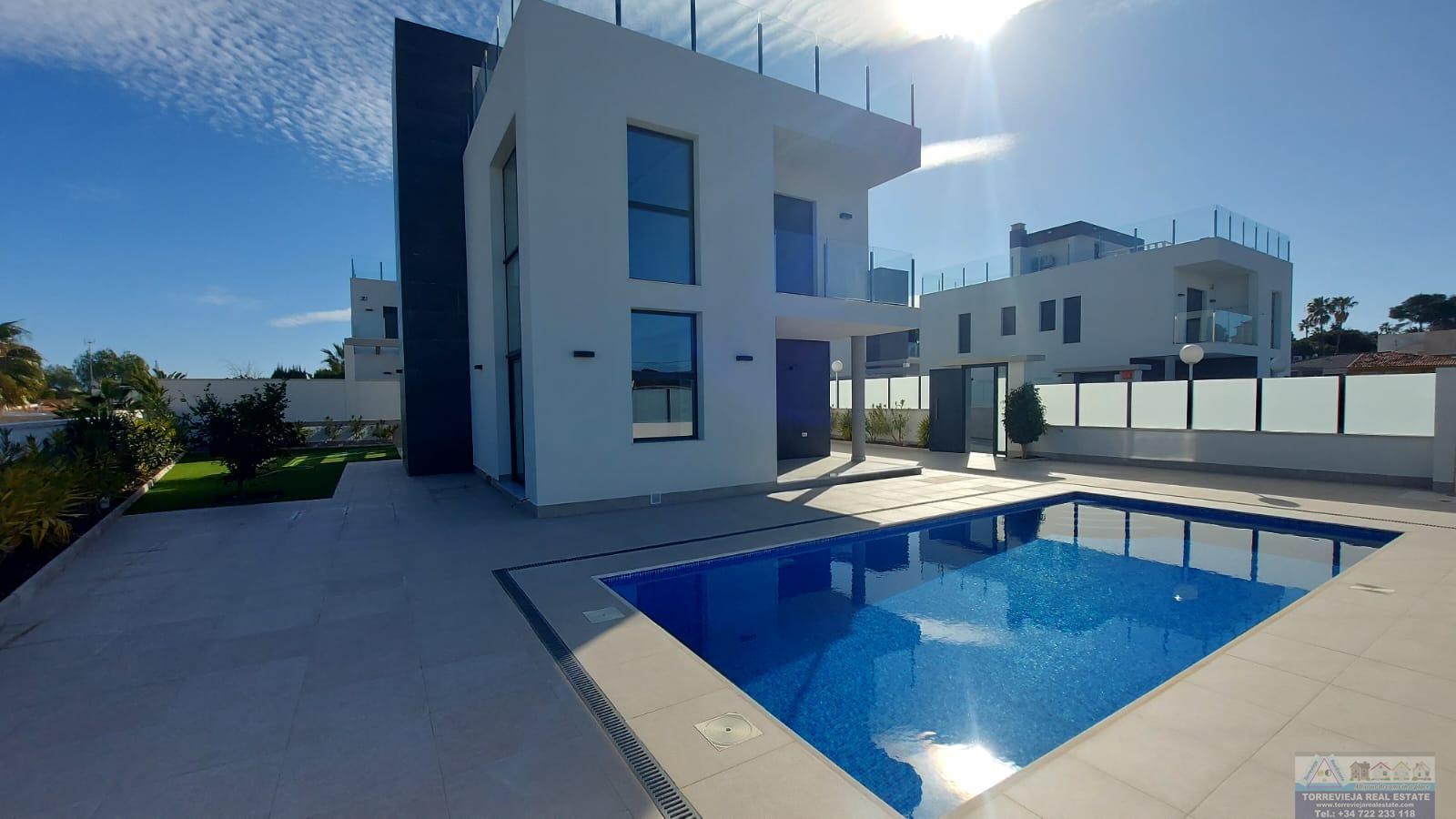 For sale of chalet in Torrevieja