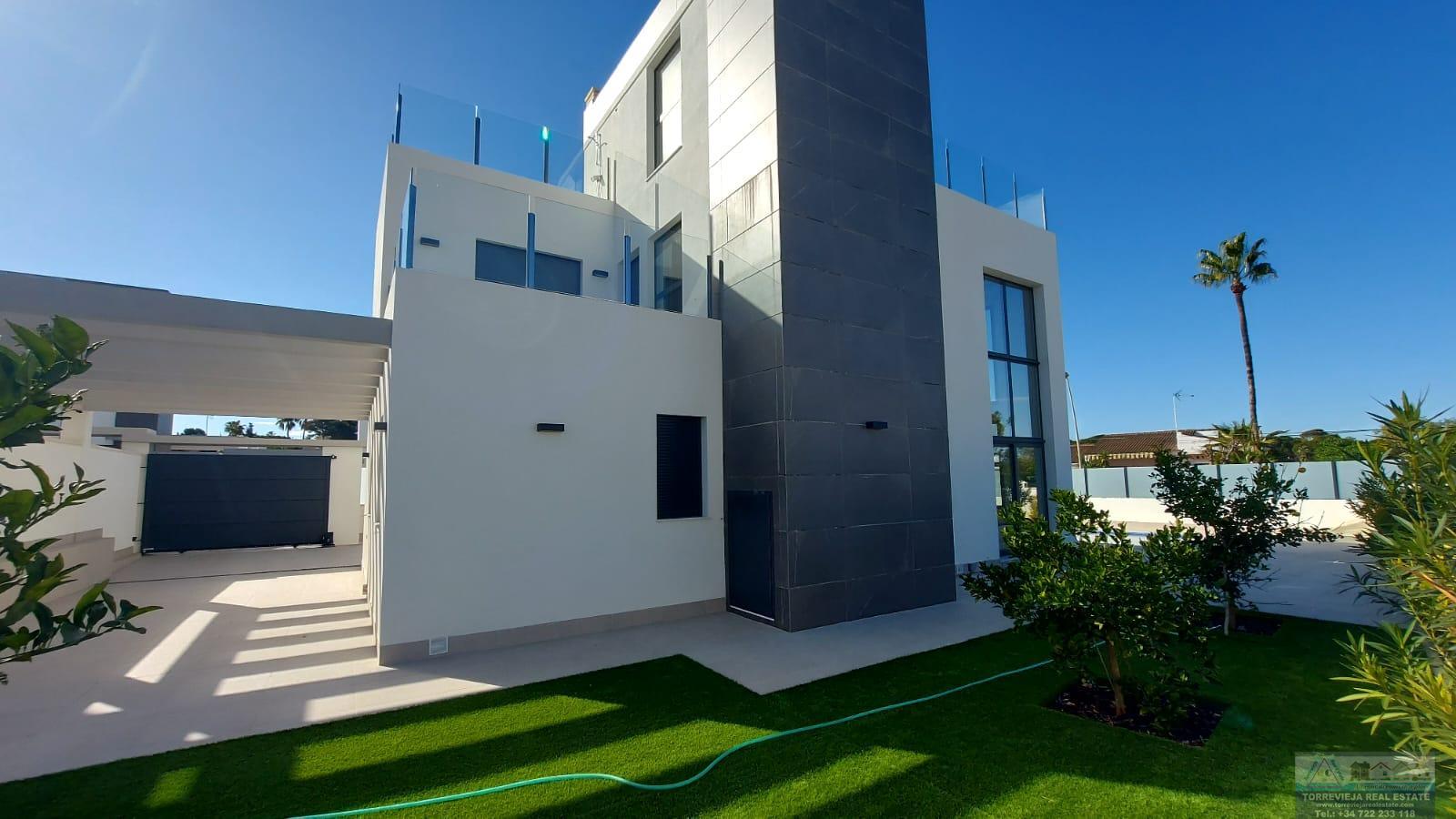 For sale of chalet in Torrevieja