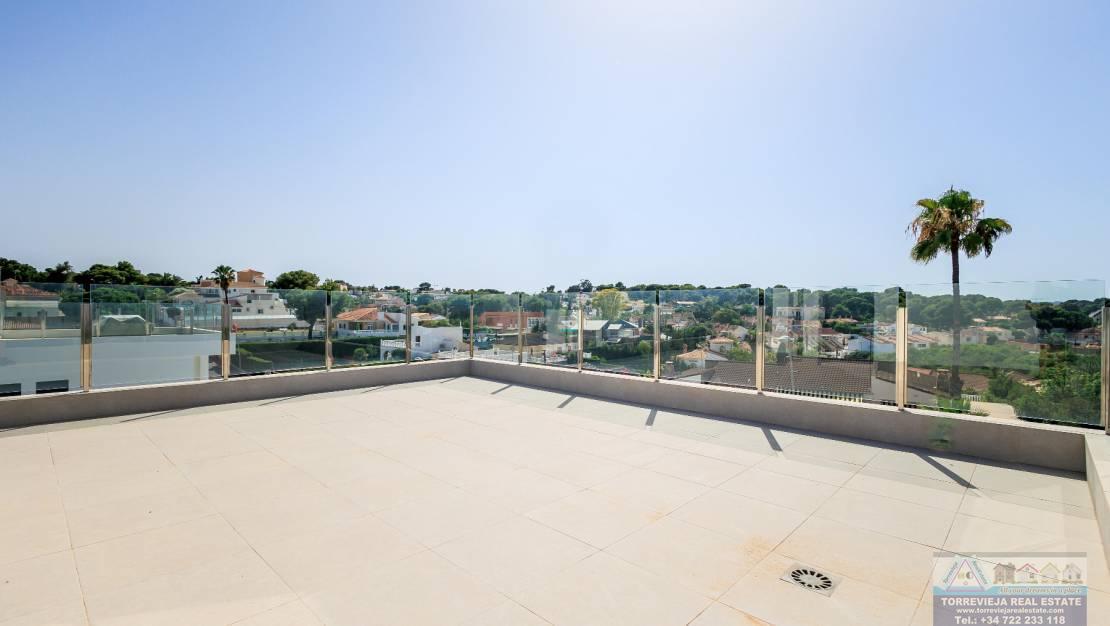 For sale of chalet in Torrevieja
