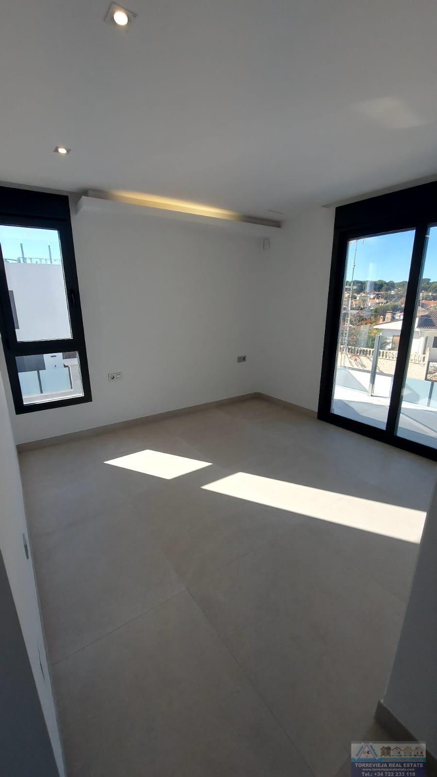 For sale of chalet in Torrevieja