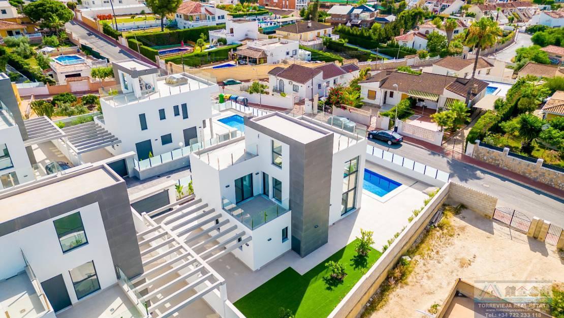 For sale of chalet in Torrevieja