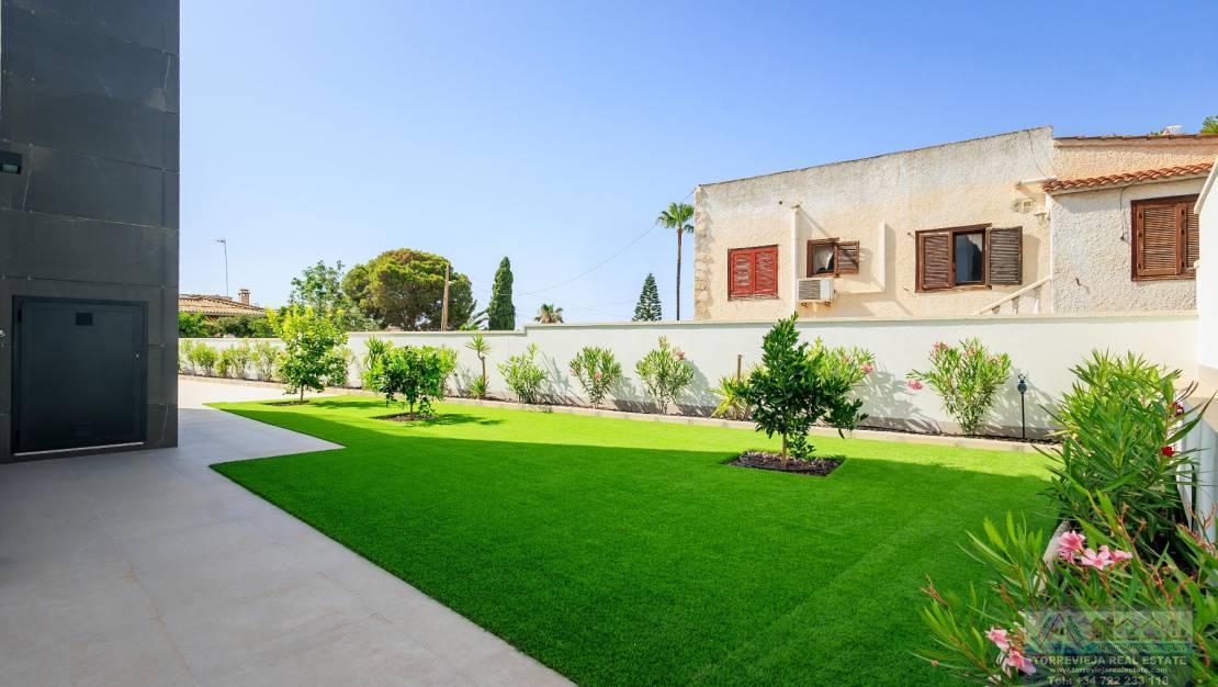 For sale of chalet in Torrevieja
