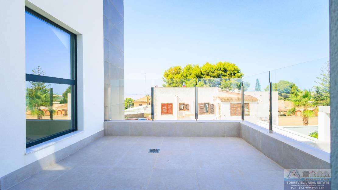 For sale of chalet in Torrevieja