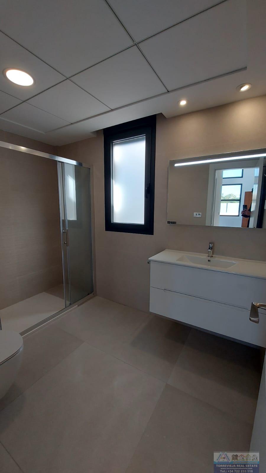 For sale of chalet in Torrevieja