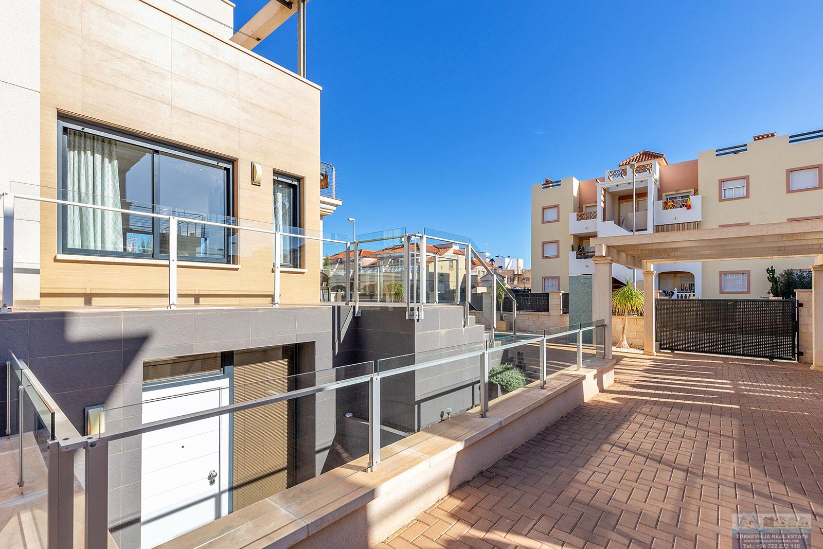 Venta de villa en Orihuela