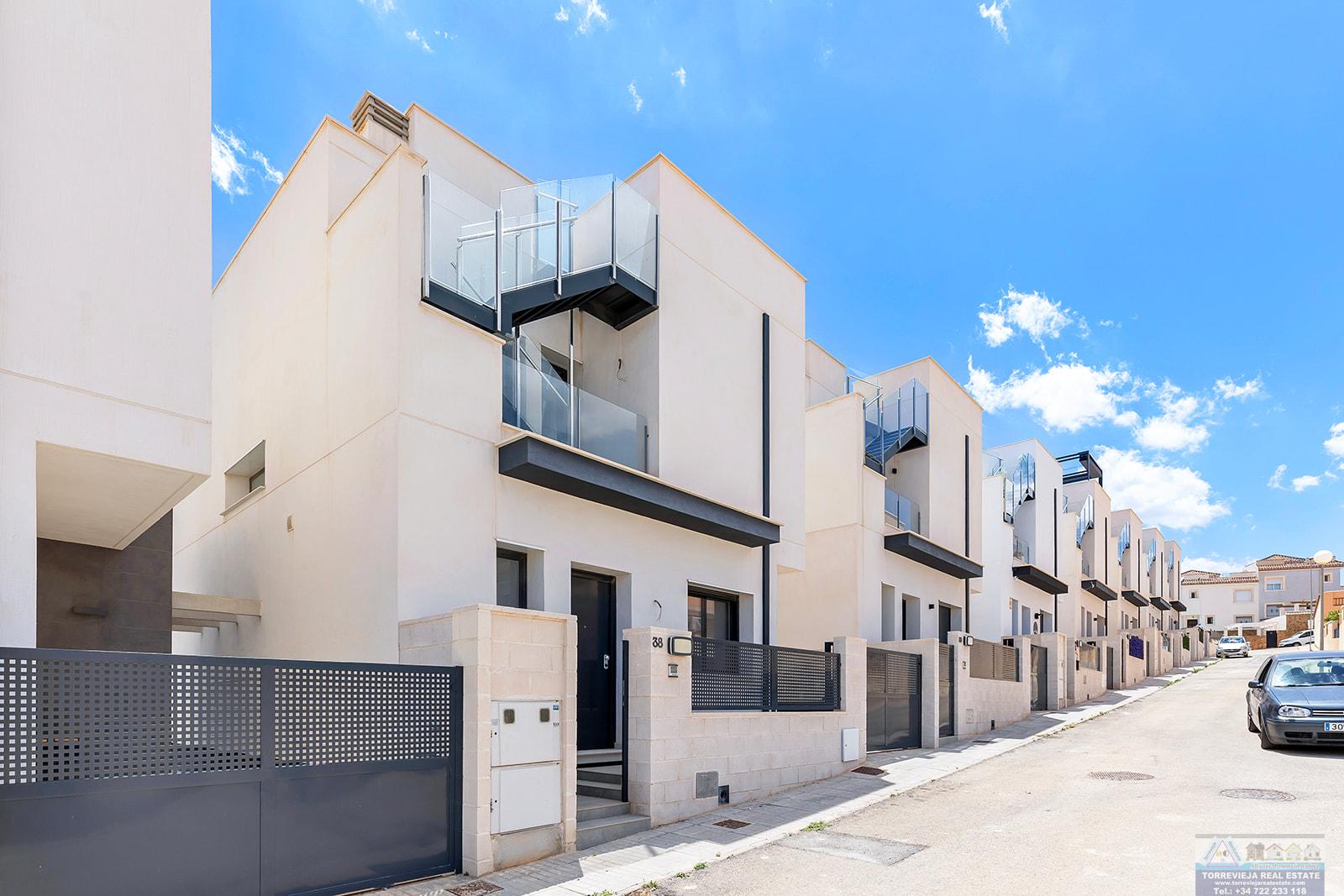 For sale of villa in Orihuela