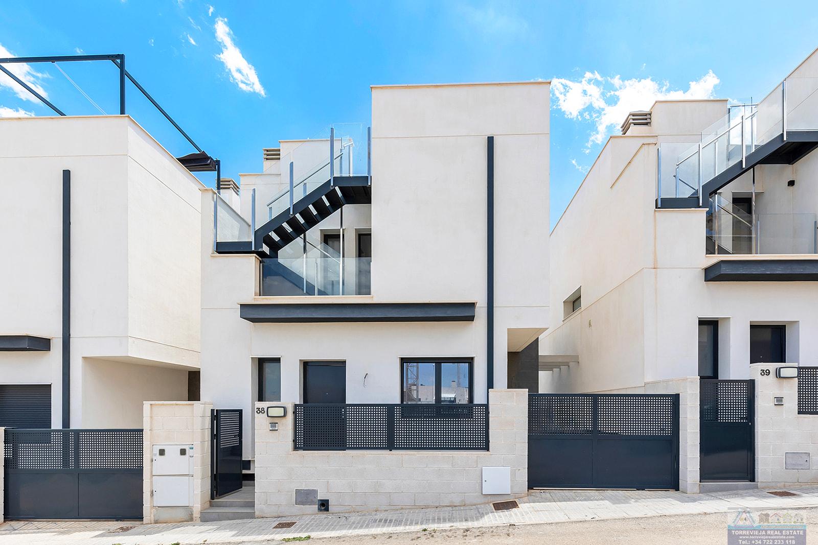 For sale of villa in Orihuela