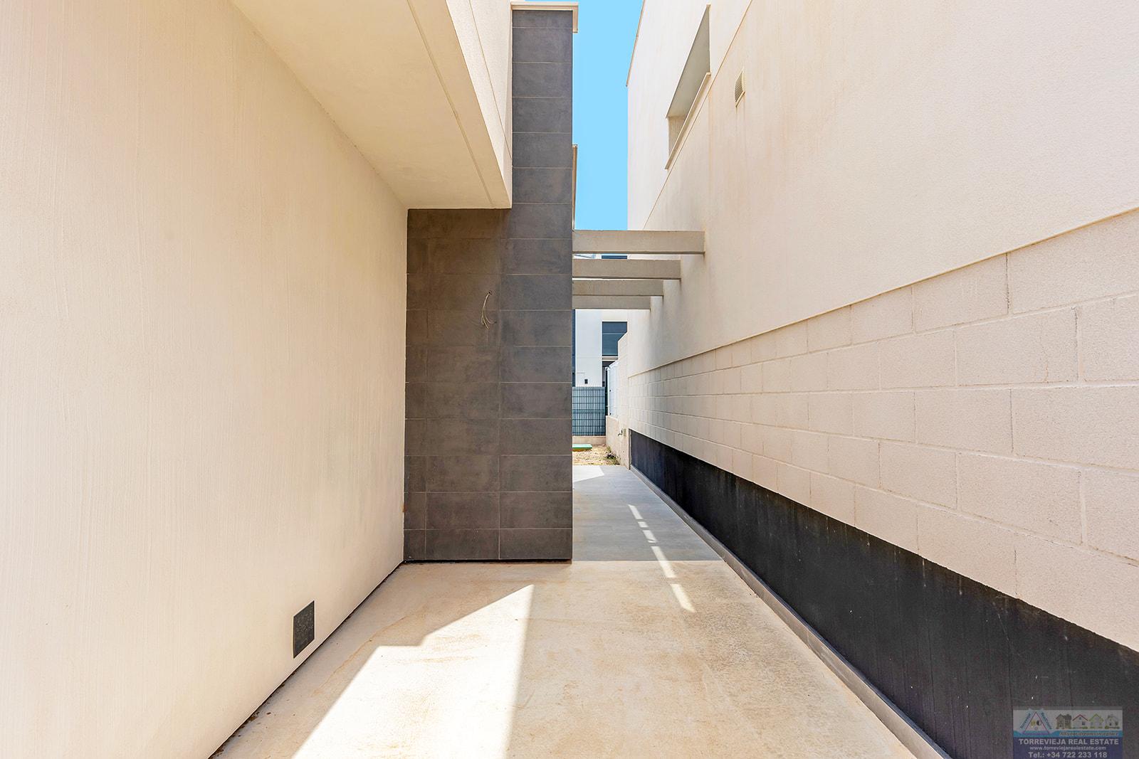 For sale of villa in Orihuela